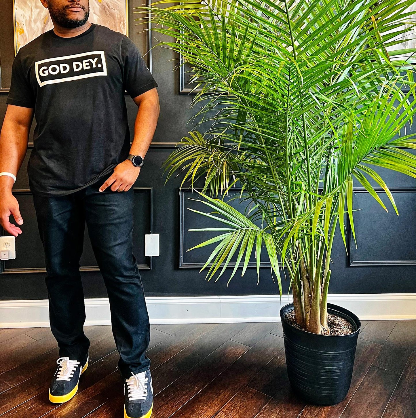 God Dey. T-shirt (Black/White)